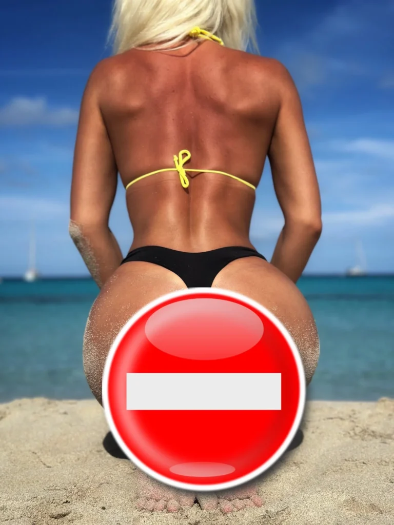 Diana Fetish @dianafetish foto del modello OnlyFans in spiaggia che mostra il suo grosso culo