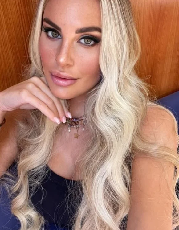 Francesca Brambilla @labrambillina onlyfans modella immagine che indossa un top nero