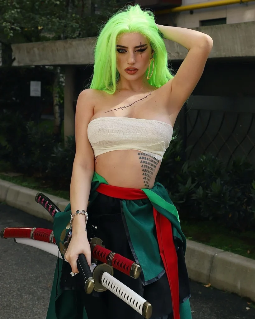 Merisiel Irum @m3risiel foto del modello OnlyFans che indossa un costume cosplay sexy