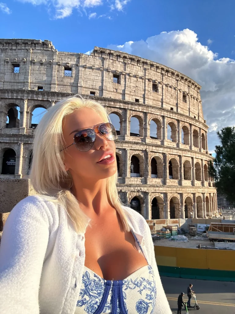 Diana Fetish @dianafetish foto del modello OnlyFans che indossa un top bianco