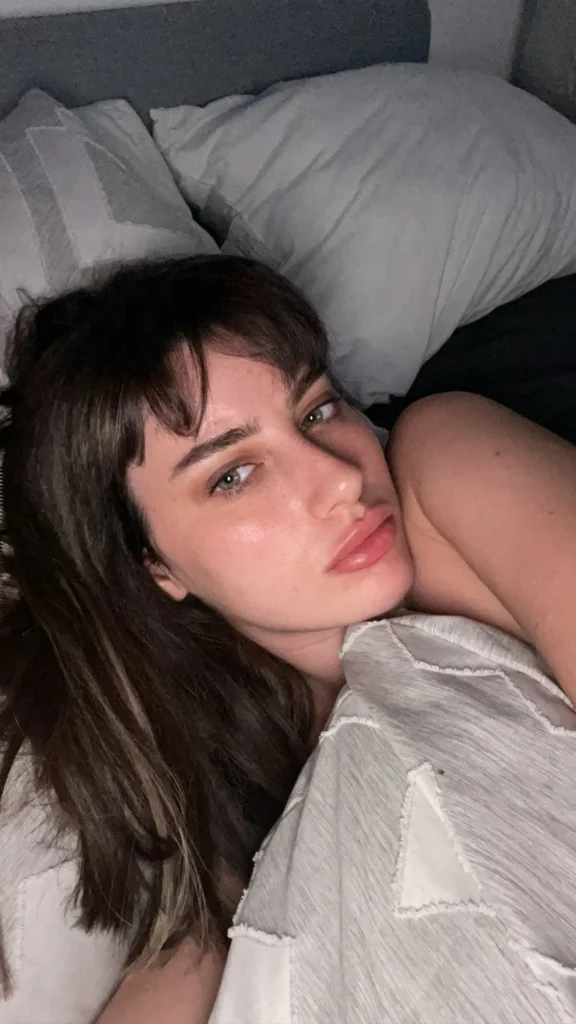 Merisiel Irum @m3risiel foto del modello OnlyFans a letto