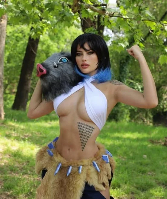 Merisiel Irum @m3risiel foto del modello OnlyFans che indossa un costume cosplay sexy mostrando le sue tette