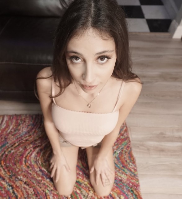 Eva Generosi @evagenerosi Immagine di modella di OnlyFans con top sexy