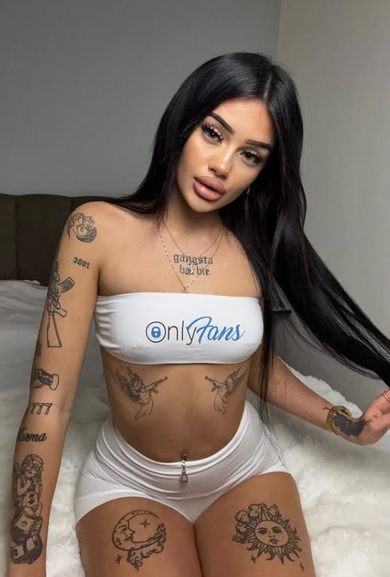Vittoria Lazzari vestito con un sexy abito bianco di Onlyfans
