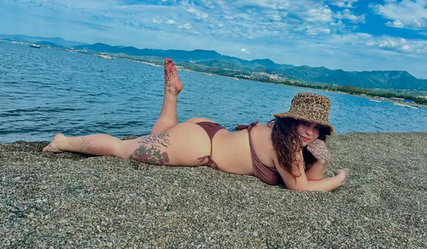 HairyLola: Insegnante densa e cremosa con un lato eccitante || Recensione Onlyfans